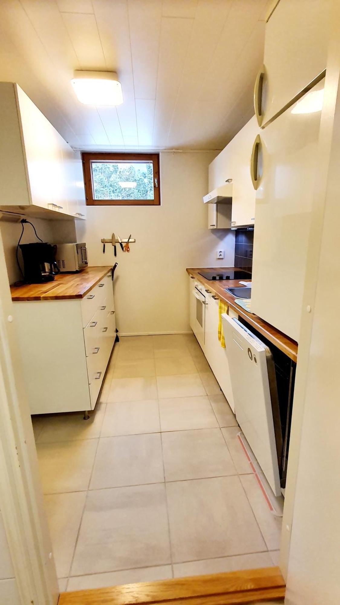 Huoneisto Two 54m2 Apt, Wifi, Free Parking, Terrace, Near Park *